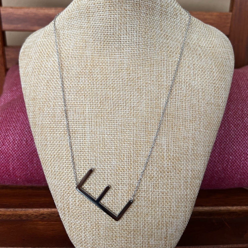 **BRAND NEW** Stainless steel silver letter E necklace
